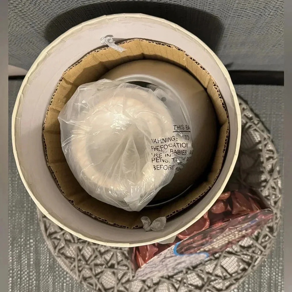 Hershey's Kisses Nesting Dessert Ceramic Fondue Set - Picture 5 of 6